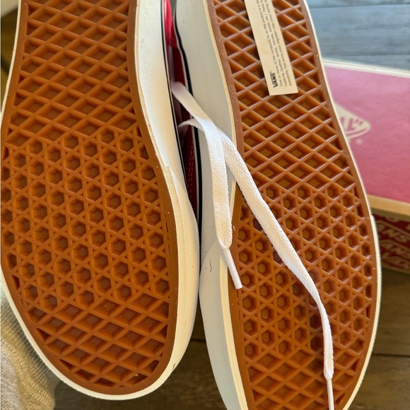 NWT Vans Unisex Closed-Toe Trainers ladies size 9.5 red/white - Picture 6 of 7